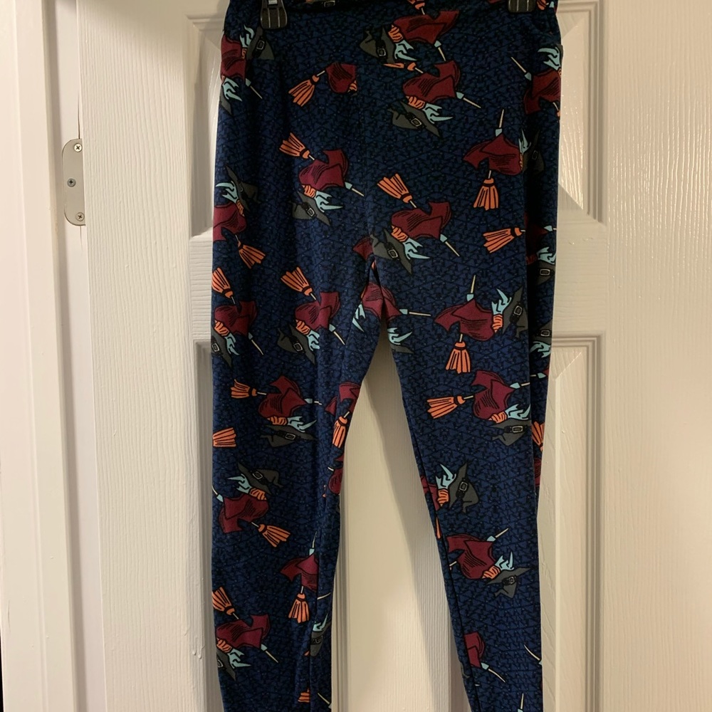 Lularoe witch on a broom leggings size OS